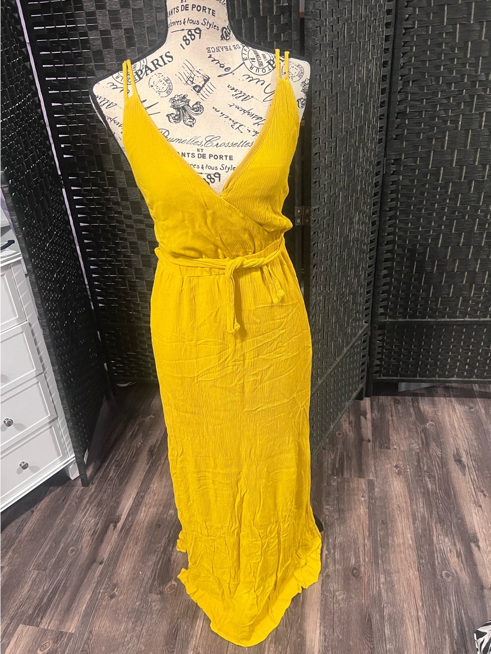 Forever 21 Yellow Maxi Dress size L